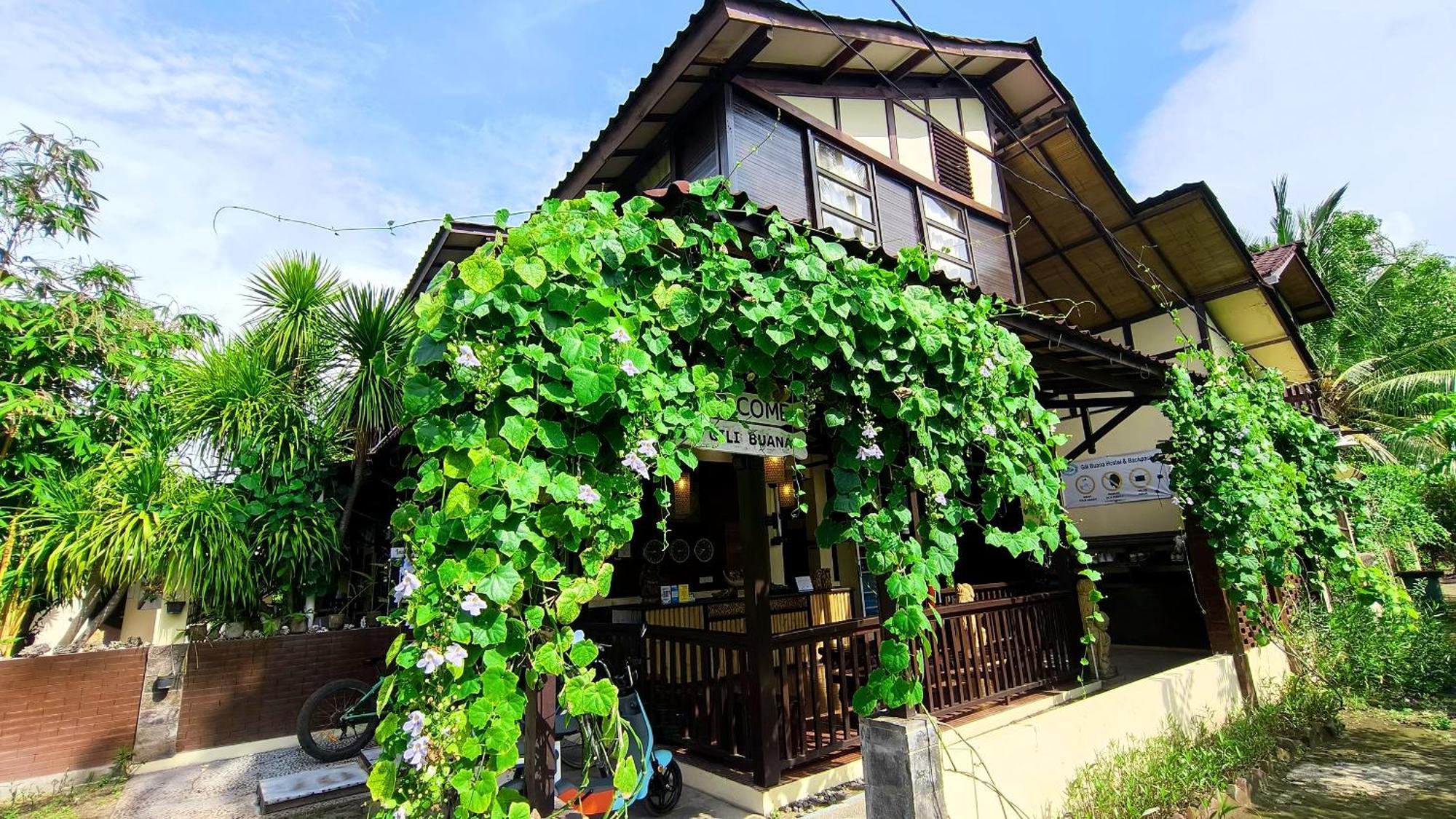 Gili Buana Hostel Гили Еър Екстериор снимка